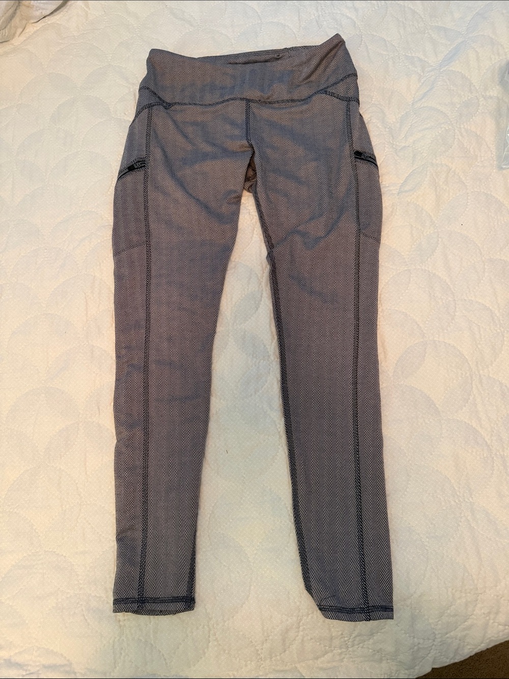 High-Rise Grey Active Leggings with Side Pockets